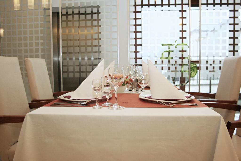 Garni Hotel Praha เตรนชิอาสกี เตปลิตเซ ภายนอก รูปภาพ