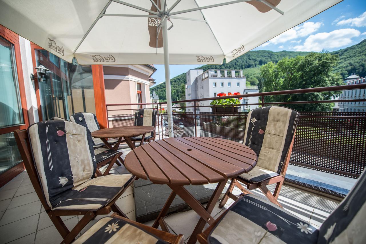 Garni Hotel Praha เตรนชิอาสกี เตปลิตเซ ภายนอก รูปภาพ