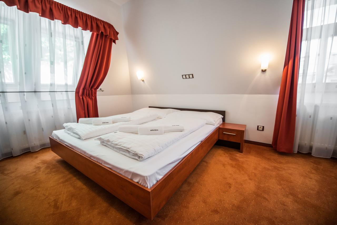 Garni Hotel Praha เตรนชิอาสกี เตปลิตเซ ภายนอก รูปภาพ