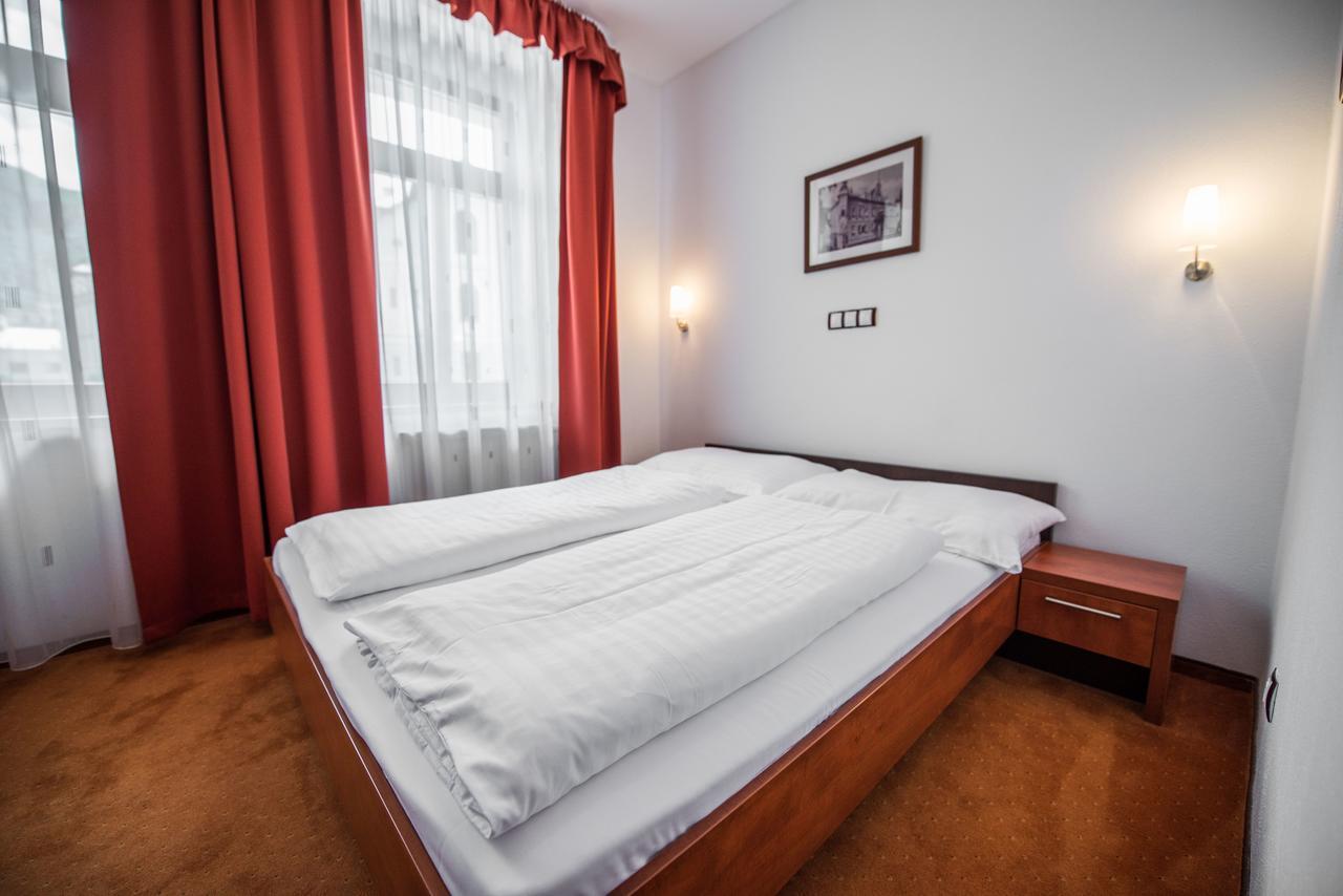 Garni Hotel Praha เตรนชิอาสกี เตปลิตเซ ภายนอก รูปภาพ