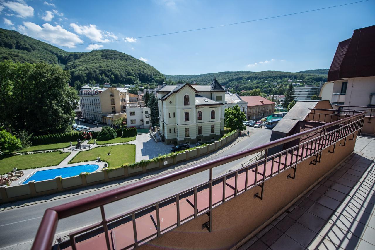 Garni Hotel Praha เตรนชิอาสกี เตปลิตเซ ภายนอก รูปภาพ