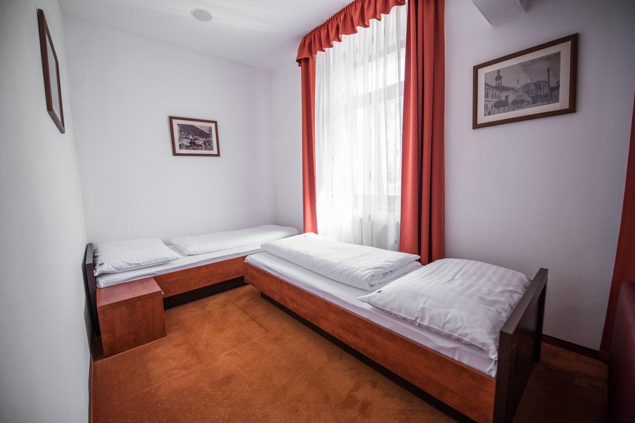 Garni Hotel Praha เตรนชิอาสกี เตปลิตเซ ภายนอก รูปภาพ