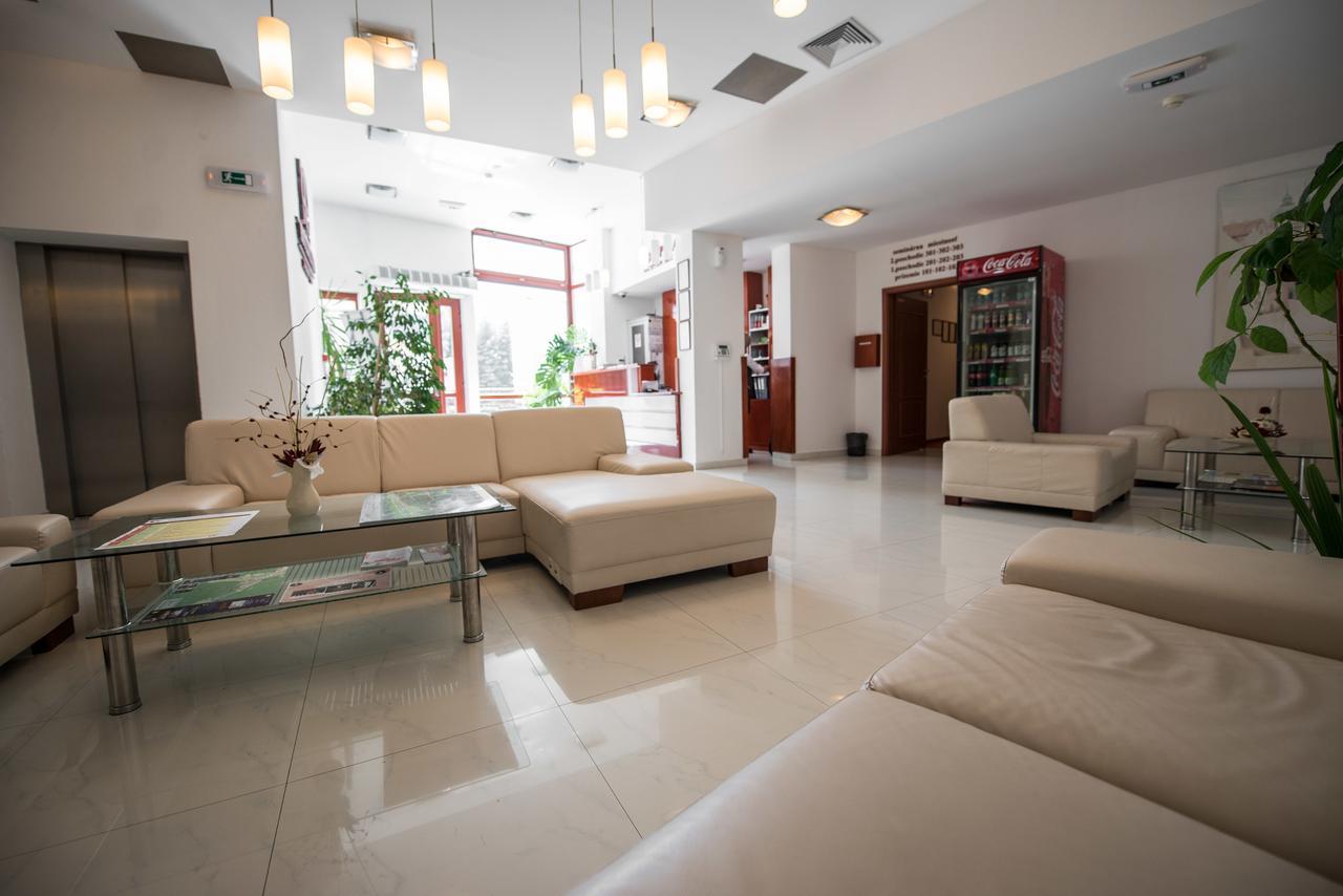 Garni Hotel Praha เตรนชิอาสกี เตปลิตเซ ภายนอก รูปภาพ