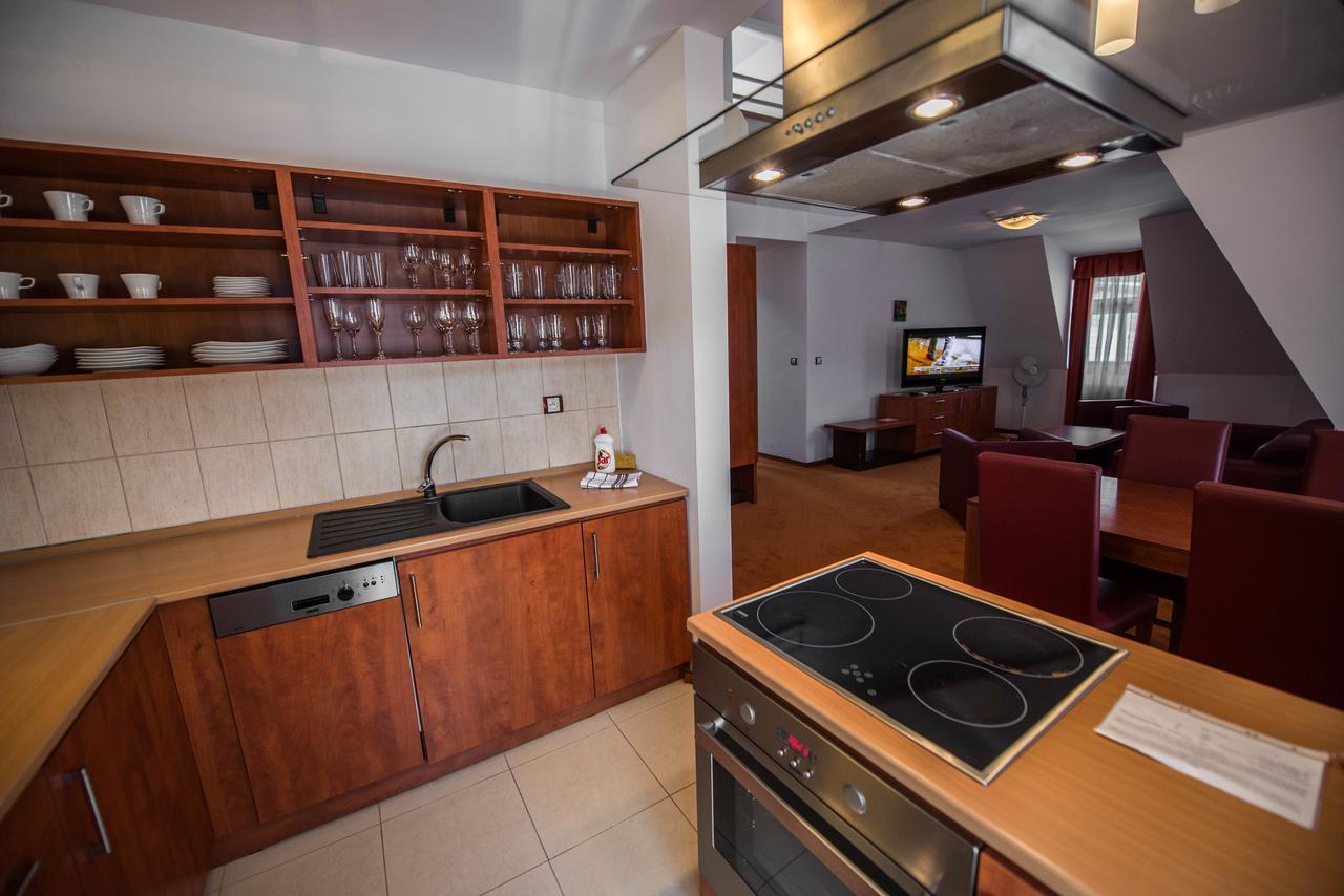 Garni Hotel Praha เตรนชิอาสกี เตปลิตเซ ภายนอก รูปภาพ