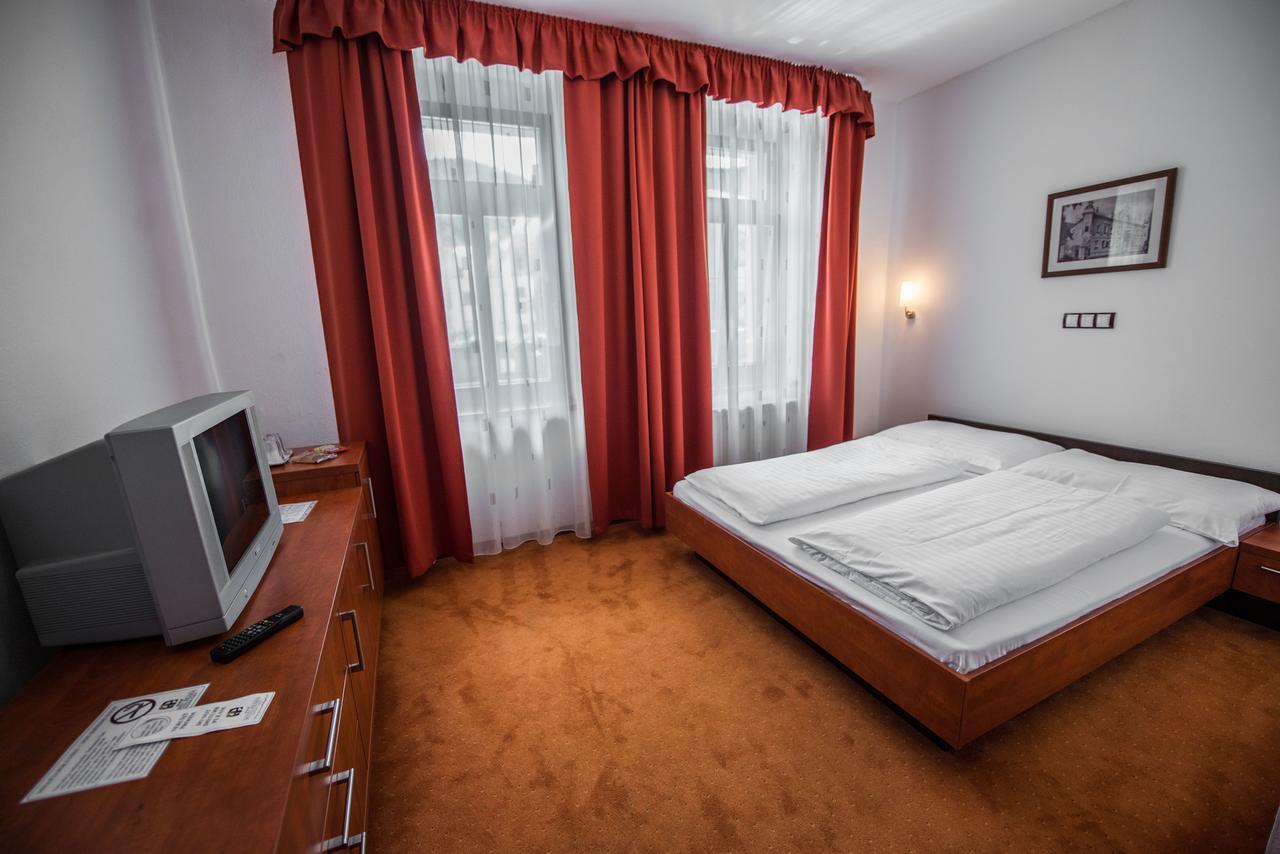Garni Hotel Praha เตรนชิอาสกี เตปลิตเซ ภายนอก รูปภาพ