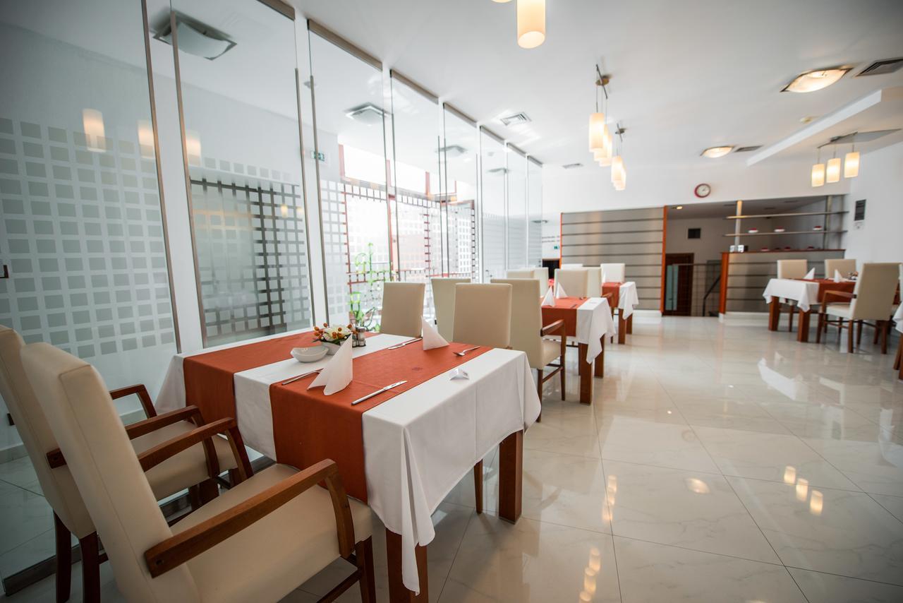 Garni Hotel Praha เตรนชิอาสกี เตปลิตเซ ภายนอก รูปภาพ