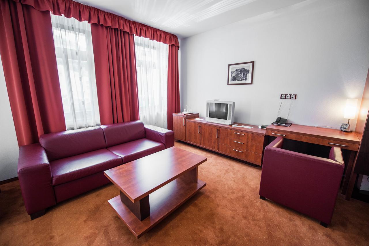 Garni Hotel Praha เตรนชิอาสกี เตปลิตเซ ภายนอก รูปภาพ