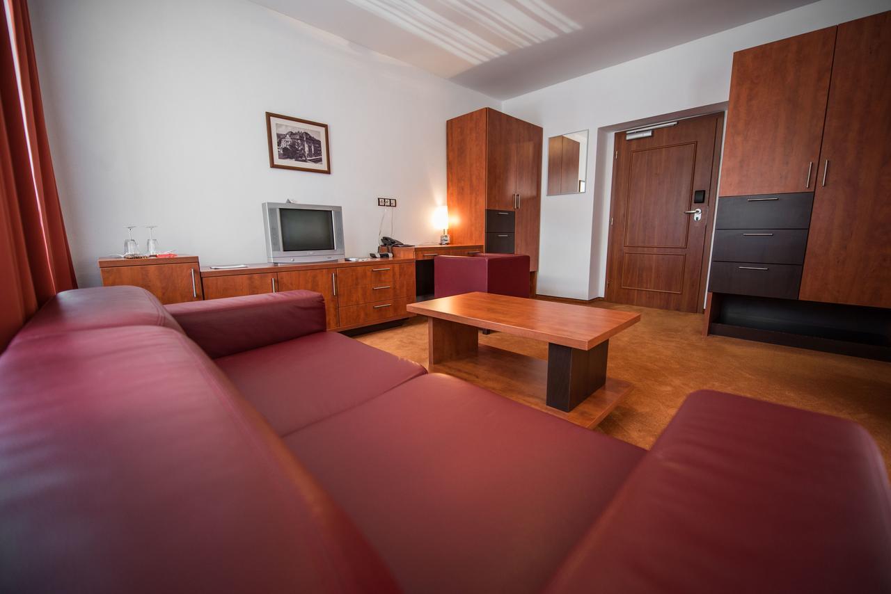 Garni Hotel Praha เตรนชิอาสกี เตปลิตเซ ภายนอก รูปภาพ