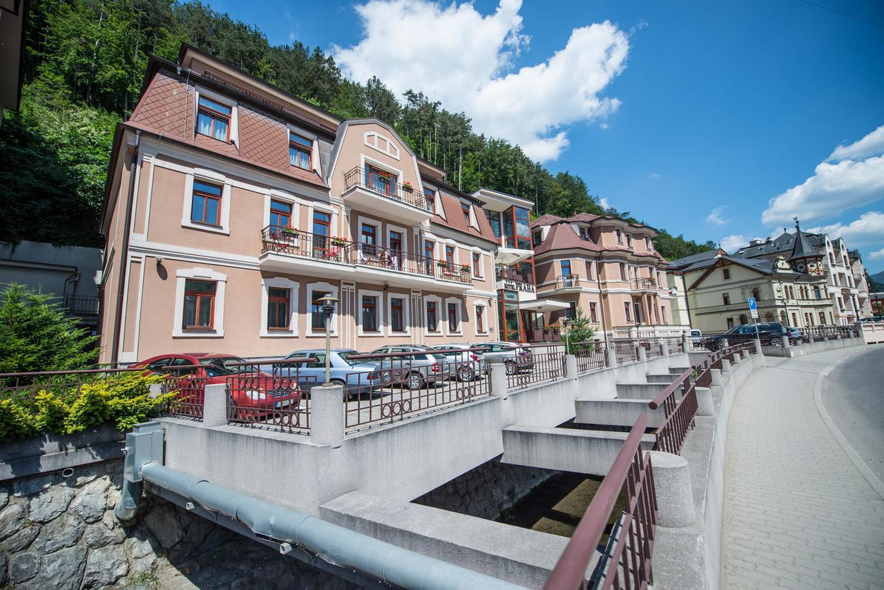 Garni Hotel Praha เตรนชิอาสกี เตปลิตเซ ภายนอก รูปภาพ