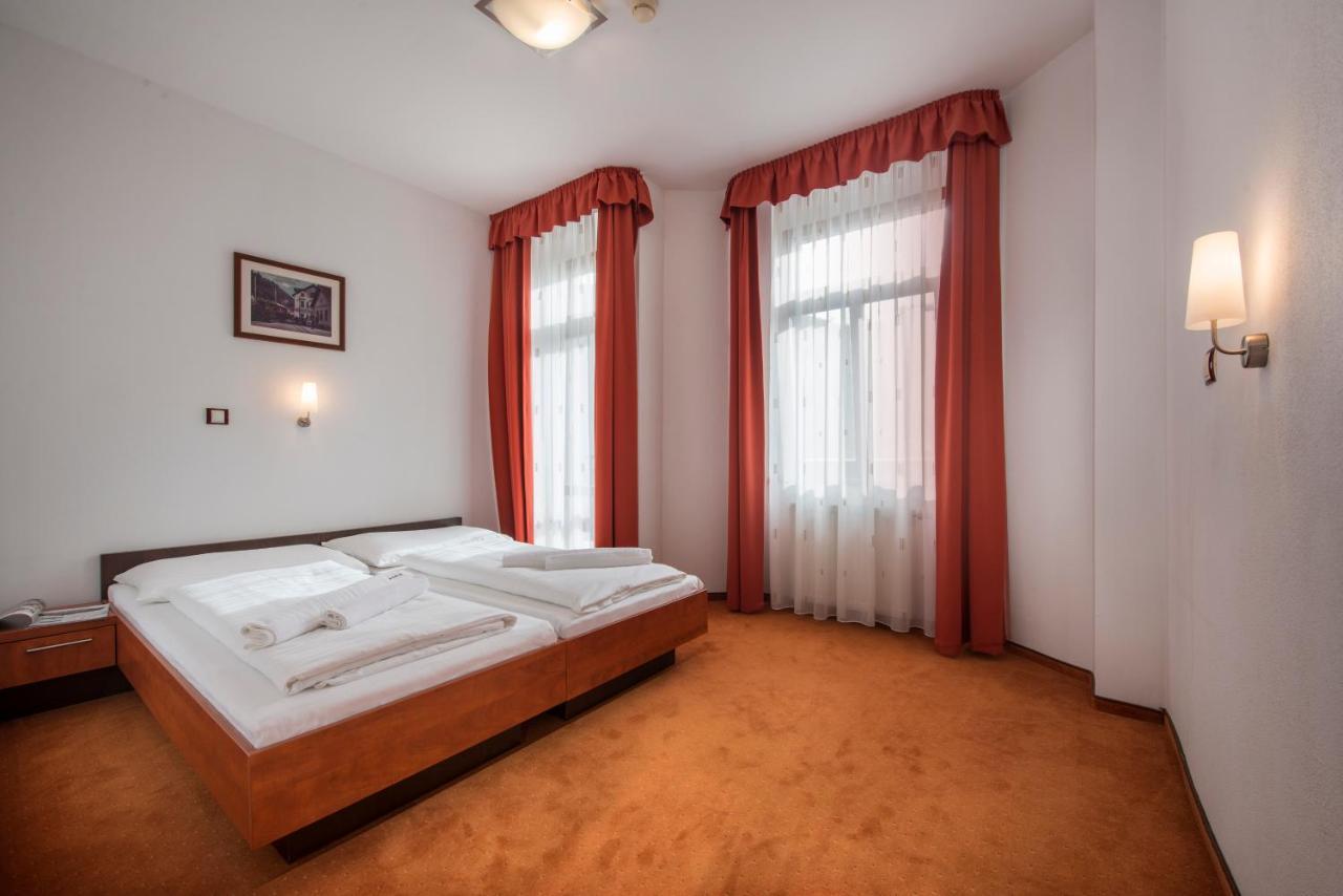 Garni Hotel Praha เตรนชิอาสกี เตปลิตเซ ภายนอก รูปภาพ